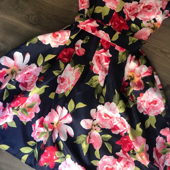 Shelby + Palmer floral pink shirt sleeve dress - Picture 6 of 11